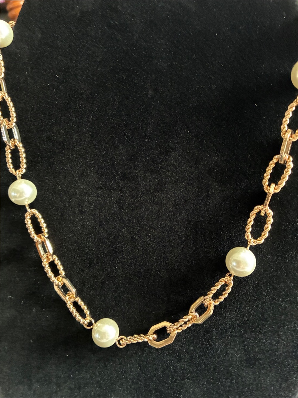 Avon chain of command pearly necklace and bracelet